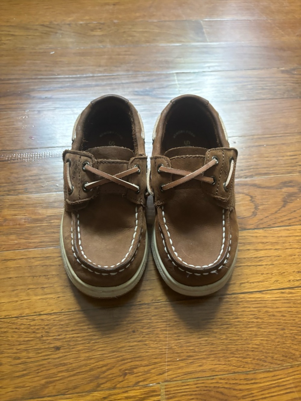 NWOT Sperry Cup II Junior Boat Shoe in Brown Leather. Size 10.